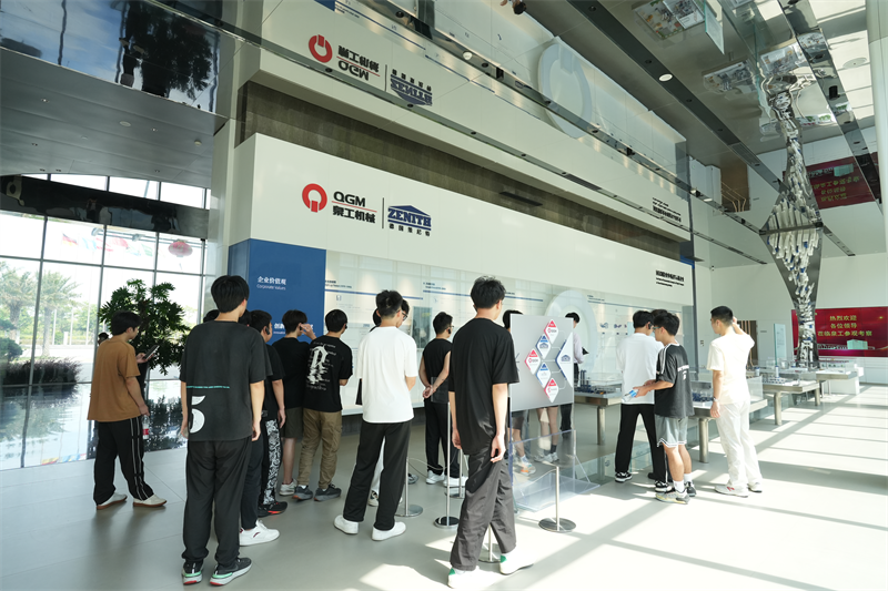 लिमिङ वोकेशनल युनिभर्सिटीले रोजगारी विकास कार्यक्रमको लागि फुजियान क्वाङगोङ मेसिनरी कं, लिमिटेडको भ्रमण गरेको थियो।