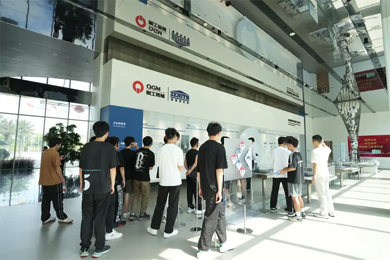 लिमिङ वोकेशनल युनिभर्सिटीले रोजगारी विकास कार्यक्रमको लागि फुजियान क्वाङगोङ मेसिनरी कं, लिमिटेडको भ्रमण गरेको थियो।