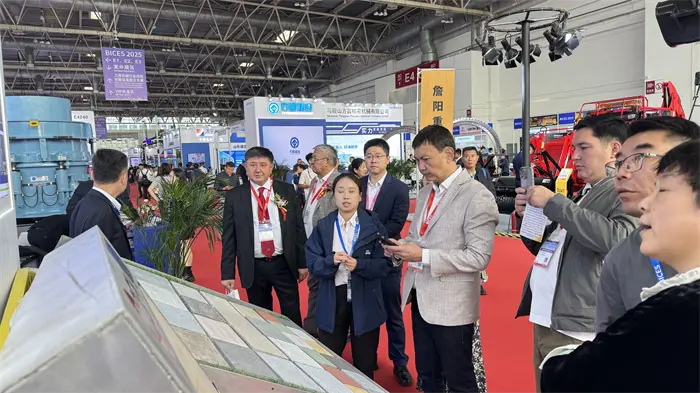 स्मार्ट मैन्युफ्याक्चरिङबारे कुरा गर्न गोल्डेन अटम भेला, क्वाङगोङको शक्तिले प्रतिभा सिर्जना गर्छ