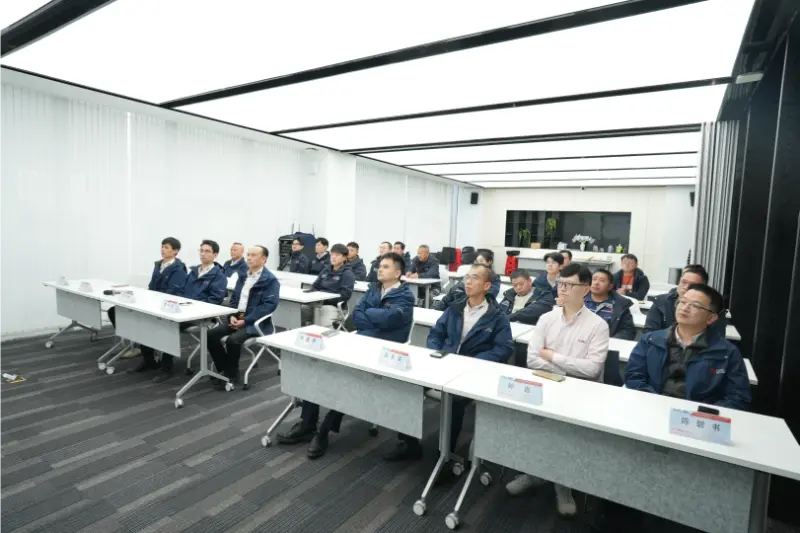 क्वाङगोङ मेसिनरी कं, लिमिटेडको विदेशमा इँटा बनाउने परियोजनाको लागि परिचालन बैठक सफलतापूर्वक सम्पन्न भयो।