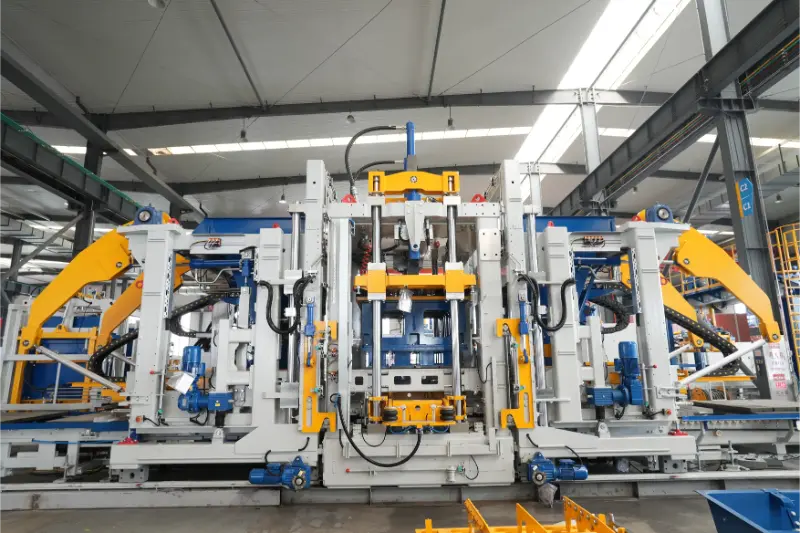 Quangong Machinery Co., Ltd. ZN2000-2 ब्लक मोल्डिङ मेसिन: कोर कार्यसम्पादनले इन्टेलिजेन्ट ब्रिक मेकिंगमा नयाँ अपग्रेडलाई सक्षम बनाउँछ