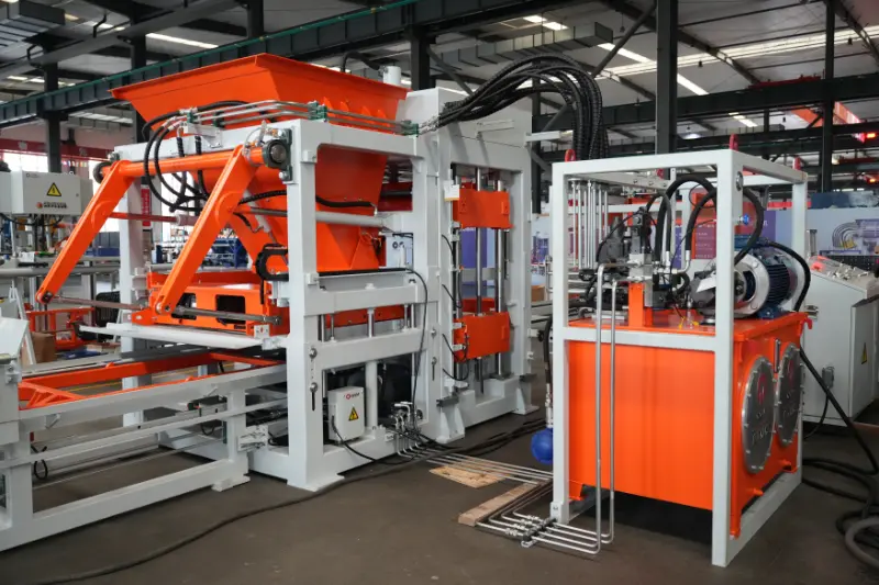 स्मार्ट र दक्ष, गुणस्तर र उत्पादकत्व बढाउँदै: क्वाङगोङ मेसिनरी कं, लिमिटेडको नयाँ QT10 ईंट बनाउने उत्पादन लाइनले स्प्ल्याश बनाउँछ