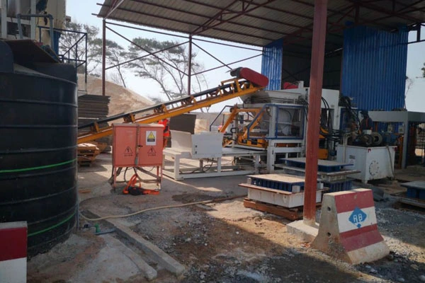 चाइना रोड एण्ड ब्रिज कर्पोरेशन (CRBC) डकार BRT (बस र्यापिड ट्रान्जिट) परियोजनाको लागि QGM QT10 स्वचालित उत्पादन लाइन